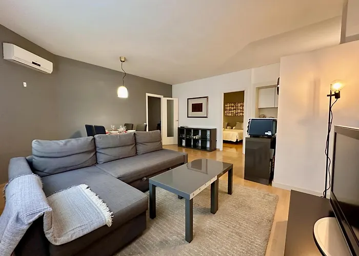 Spacious In Bonanova Apartman